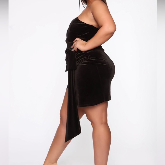 Velvet Mini Dress🖤 - Picture 8 of 9